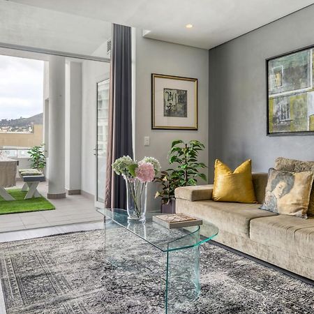 Backup-Powered Classic Luxury Apartment Кейптаун Екстериор снимка