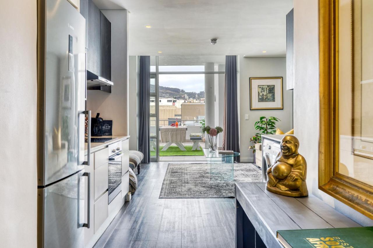 Backup-Powered Classic Luxury Apartment Кейптаун Екстериор снимка
