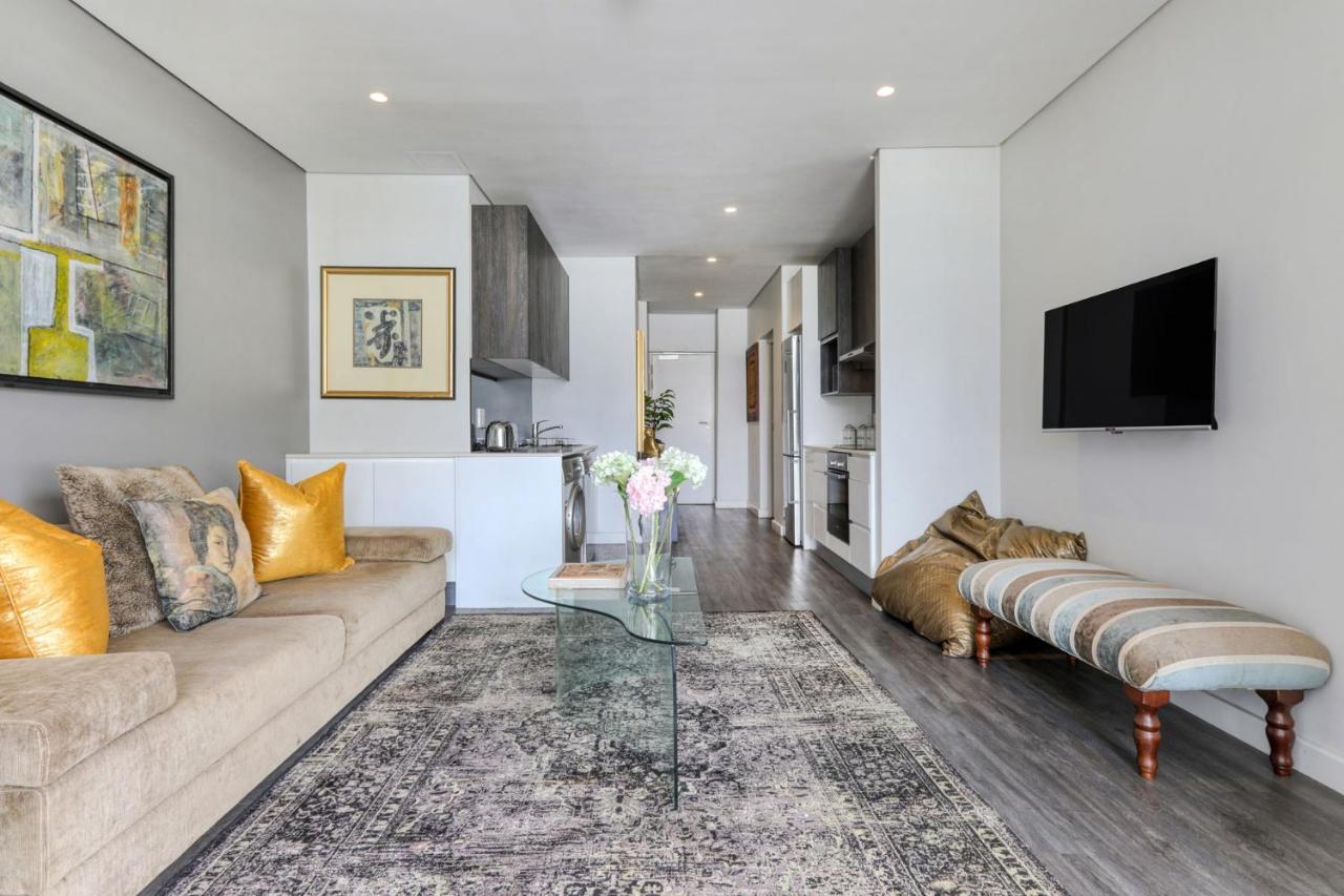 Backup-Powered Classic Luxury Apartment Кейптаун Екстериор снимка