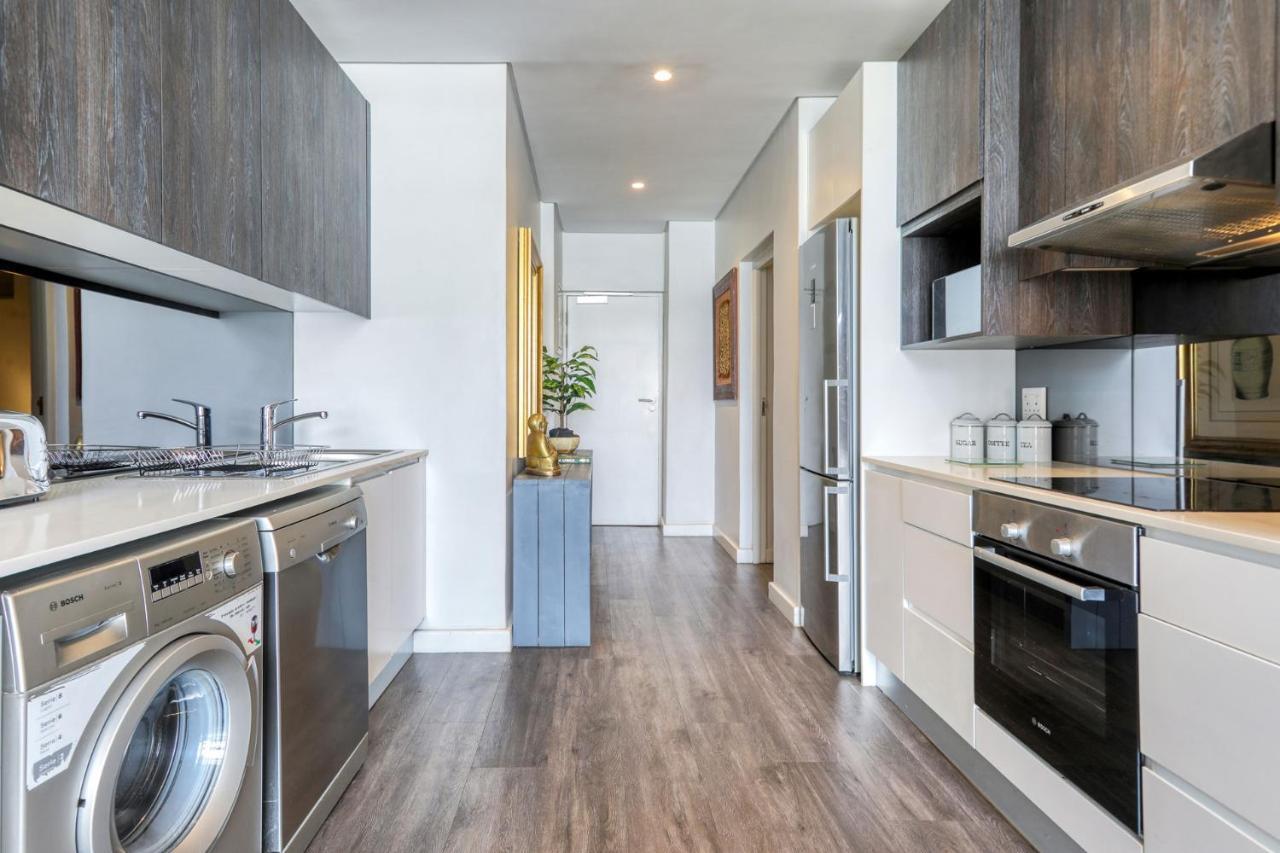 Backup-Powered Classic Luxury Apartment Кейптаун Екстериор снимка