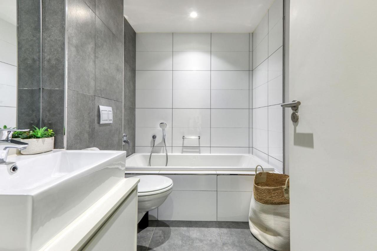 Backup-Powered Classic Luxury Apartment Кейптаун Екстериор снимка