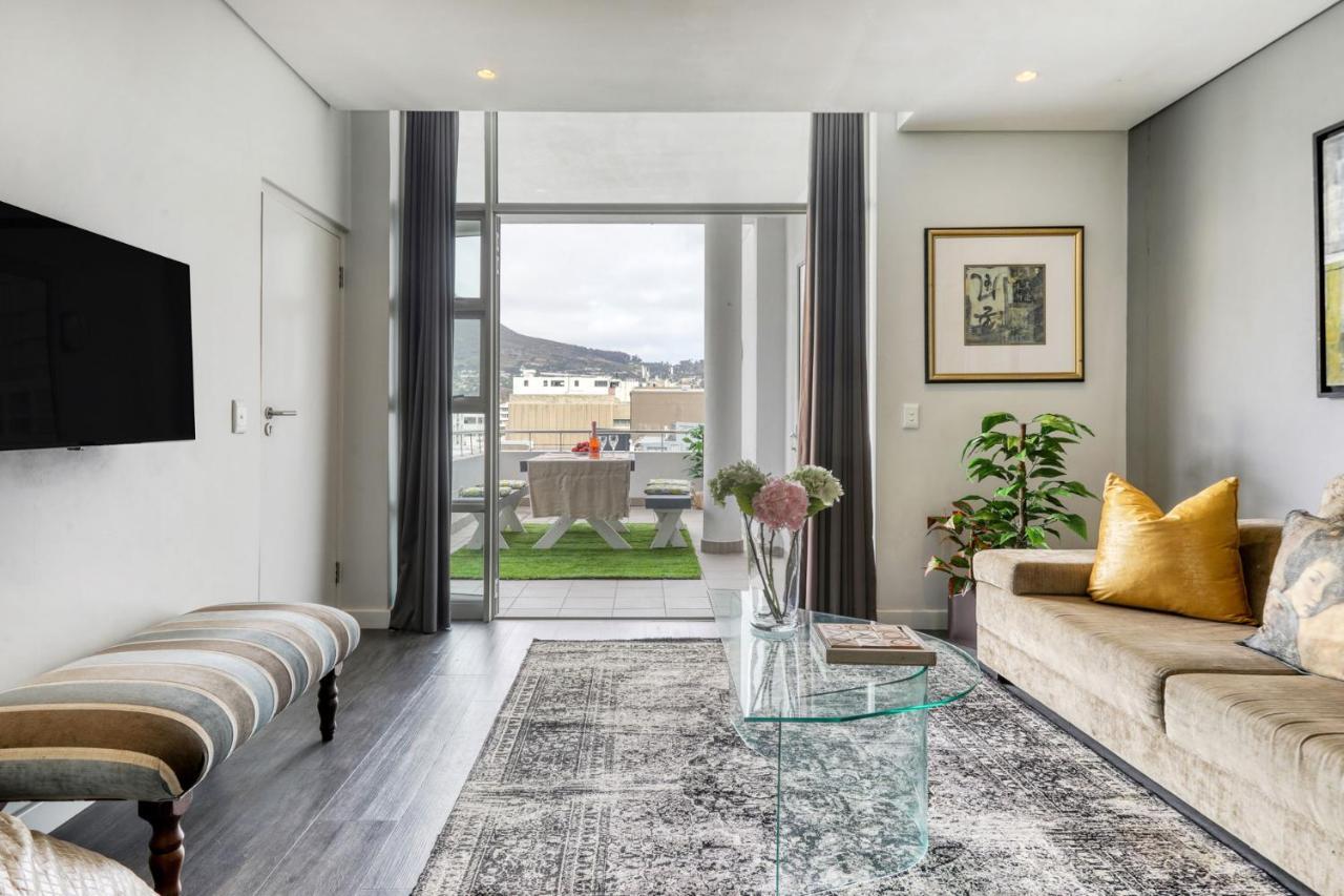 Backup-Powered Classic Luxury Apartment Кейптаун Екстериор снимка